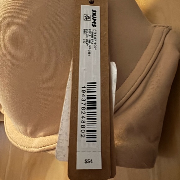 Skims Fits Everybody T-Shirt Bra - Picture 3 of 4